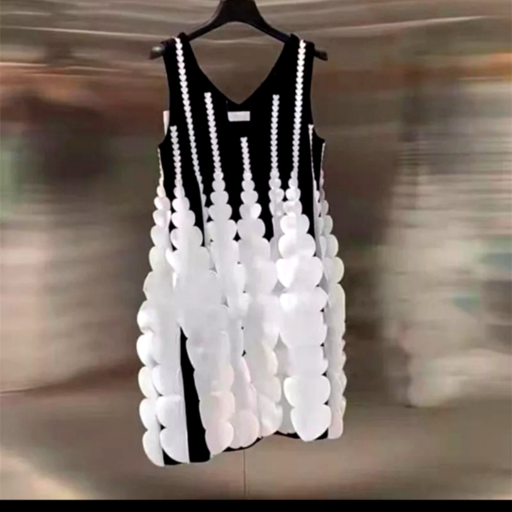 This show stoppers dress is everything